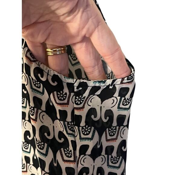 Banana Republic Elephant Print Sleeveless Blouse Women's Size Medium Split neckl - Picture 4 of 8